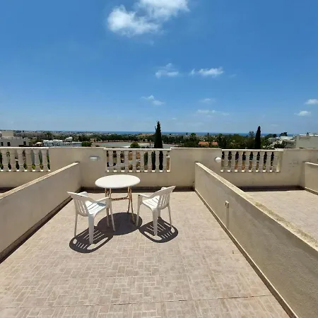 Stunning Views' With Pool * 파포스