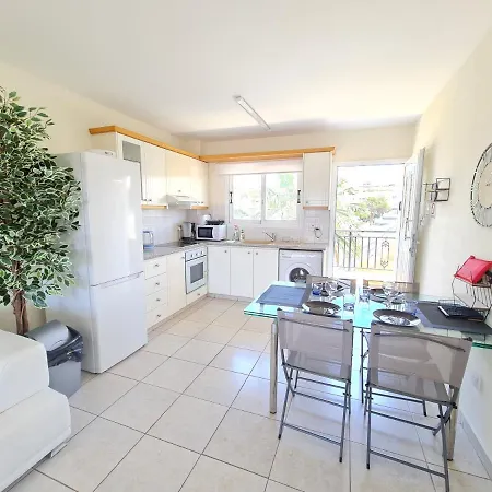 Apartment Stunning Views' With Pool Paphos