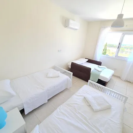 Apartman Stunning Views' With Pool Paphos