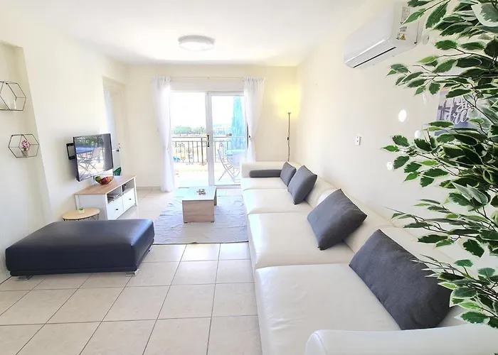 Stunning Views' With Pool