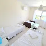 Apartman Stunning Views' With Pool Paphos
